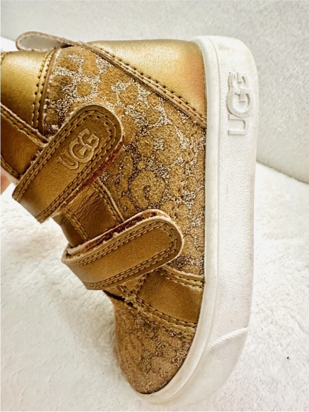 UGG Girl Very Cute Boots Sneakers Warm Size 8 Gold - Picture 5 of 6